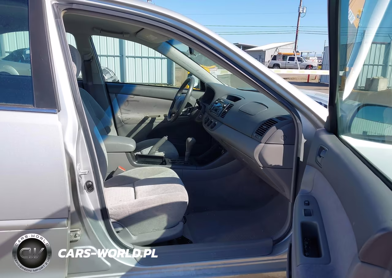 2003 Toyota Camry Le VIN:4T1BE32K83U140820 - 5