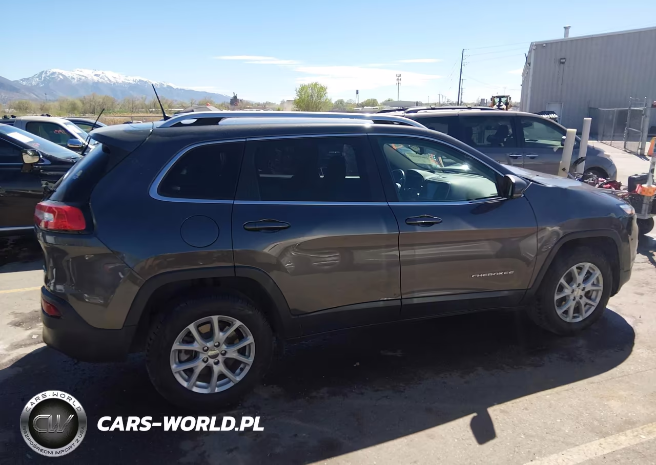 2017 Jeep Cherokee Latitude 4X4 VIN:1C4PJMCB2HW525800 - 13