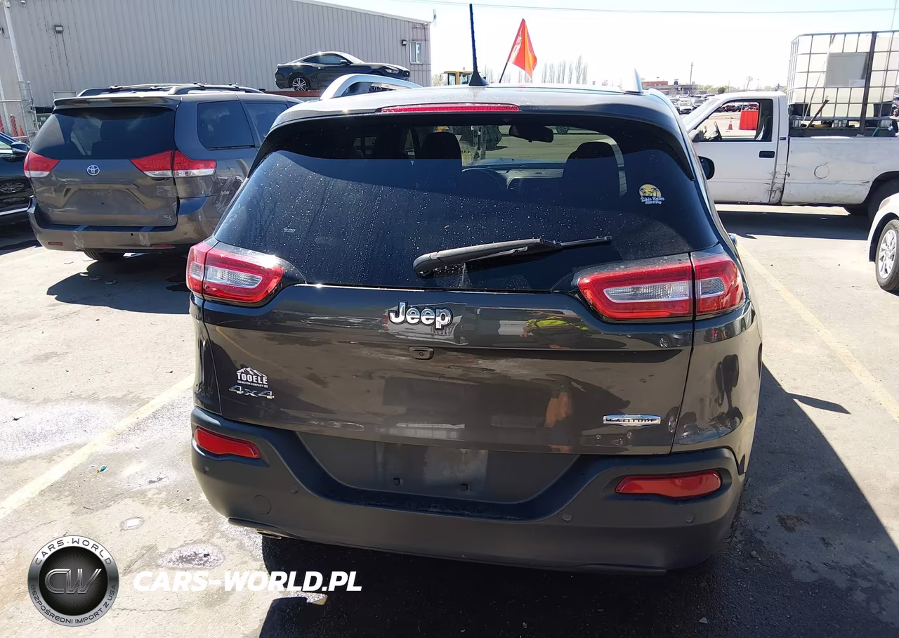 2017 Jeep Cherokee Latitude 4X4 VIN:1C4PJMCB2HW525800 - 16