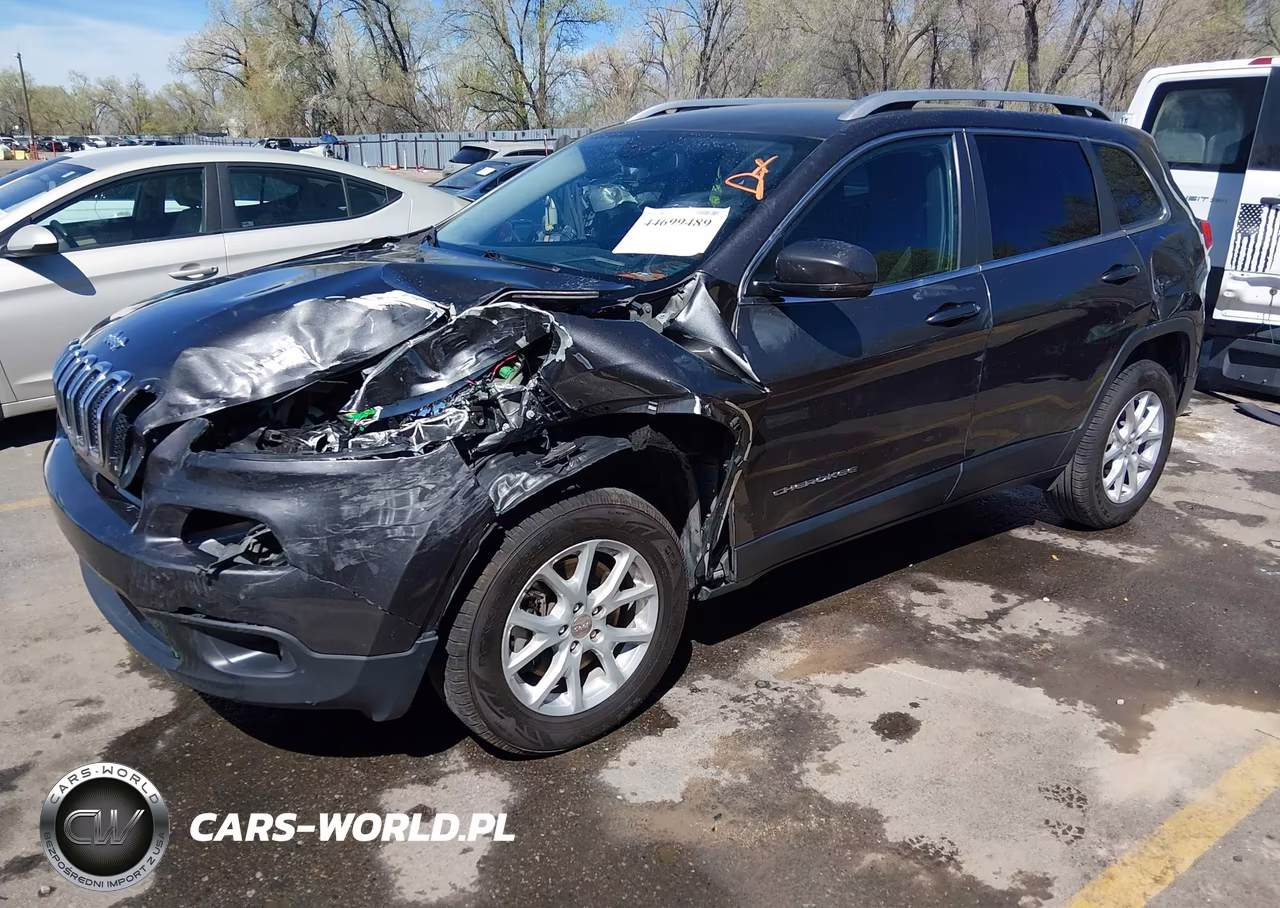 2017 Jeep Cherokee Latitude 4X4 VIN:1C4PJMCB2HW525800 - 2