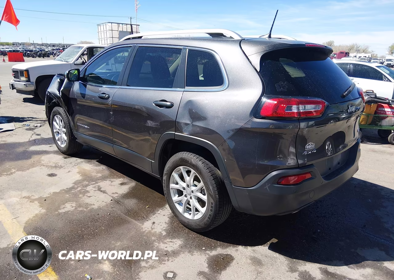 2017 Jeep Cherokee Latitude 4X4 VIN:1C4PJMCB2HW525800 - 3