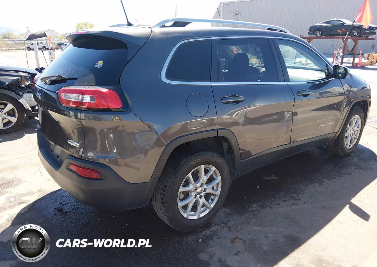 2017 Jeep Cherokee Latitude 4X4 VIN:1C4PJMCB2HW525800 - 4