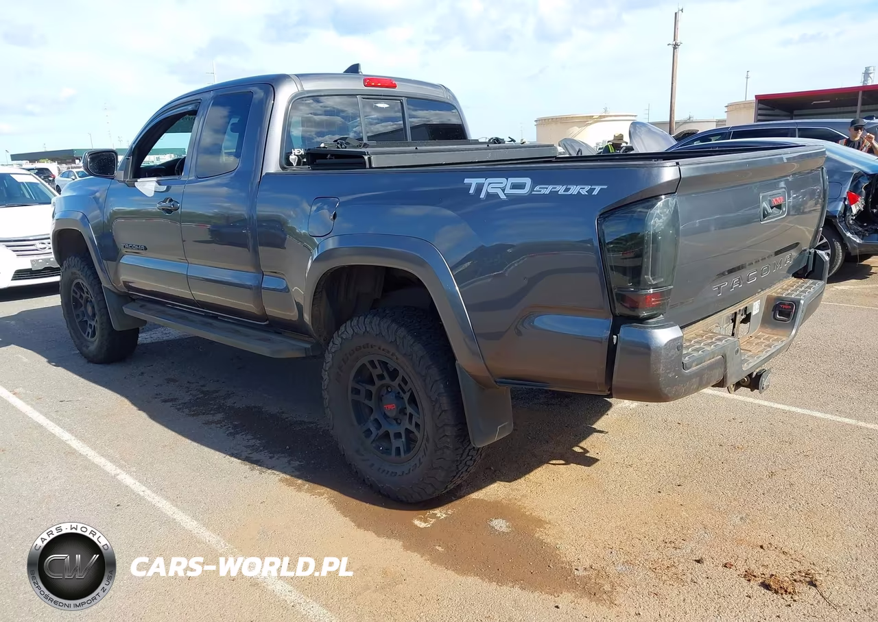 2018 Toyota Tacoma Trd Sport VIN:5TFRZ5CN1JX061674 - 3