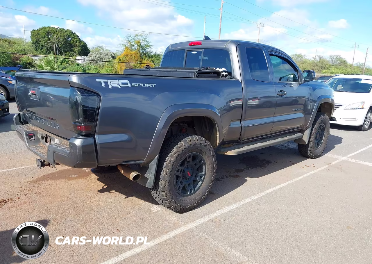 2018 Toyota Tacoma Trd Sport VIN:5TFRZ5CN1JX061674 - 4