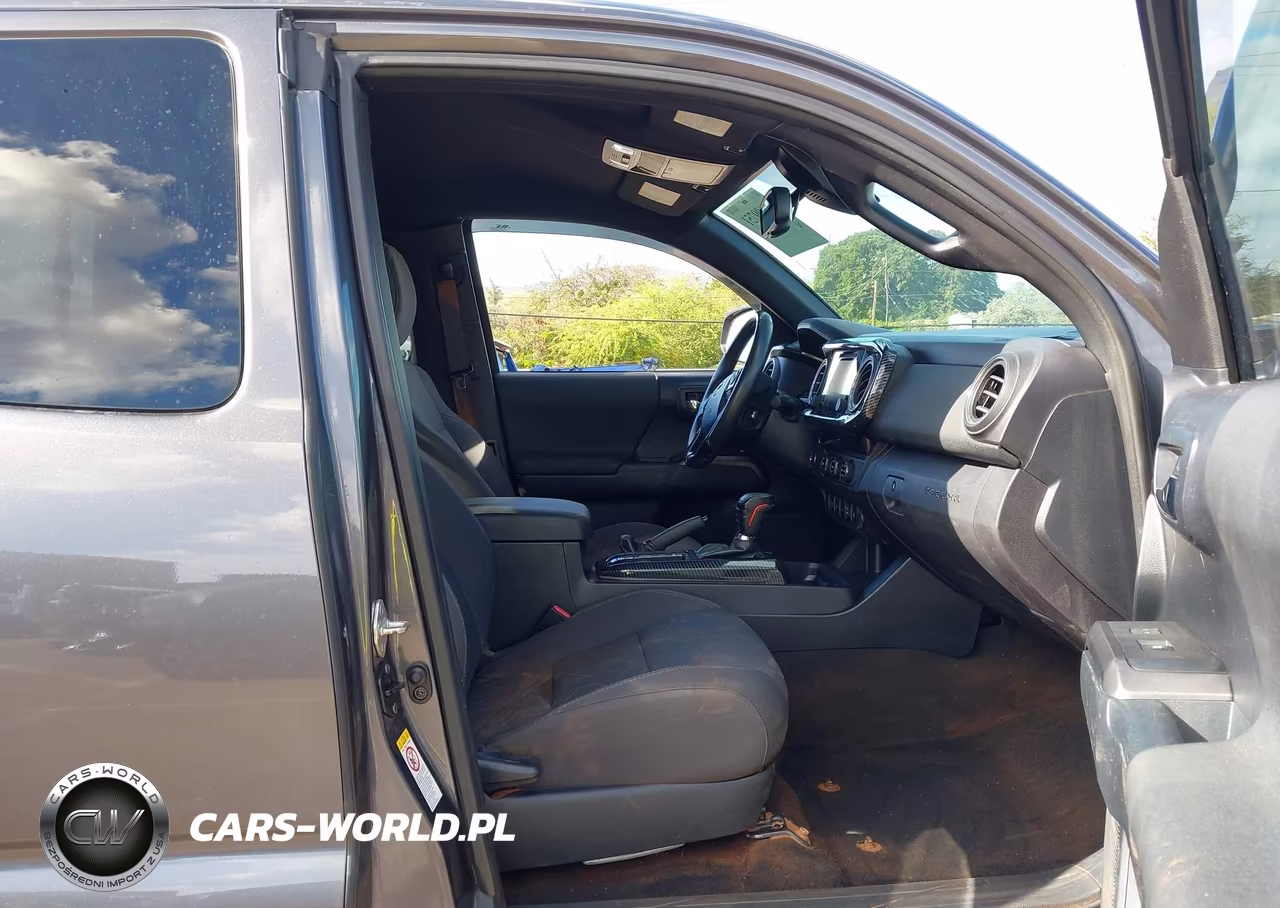 2018 Toyota Tacoma Trd Sport VIN:5TFRZ5CN1JX061674 - 5
