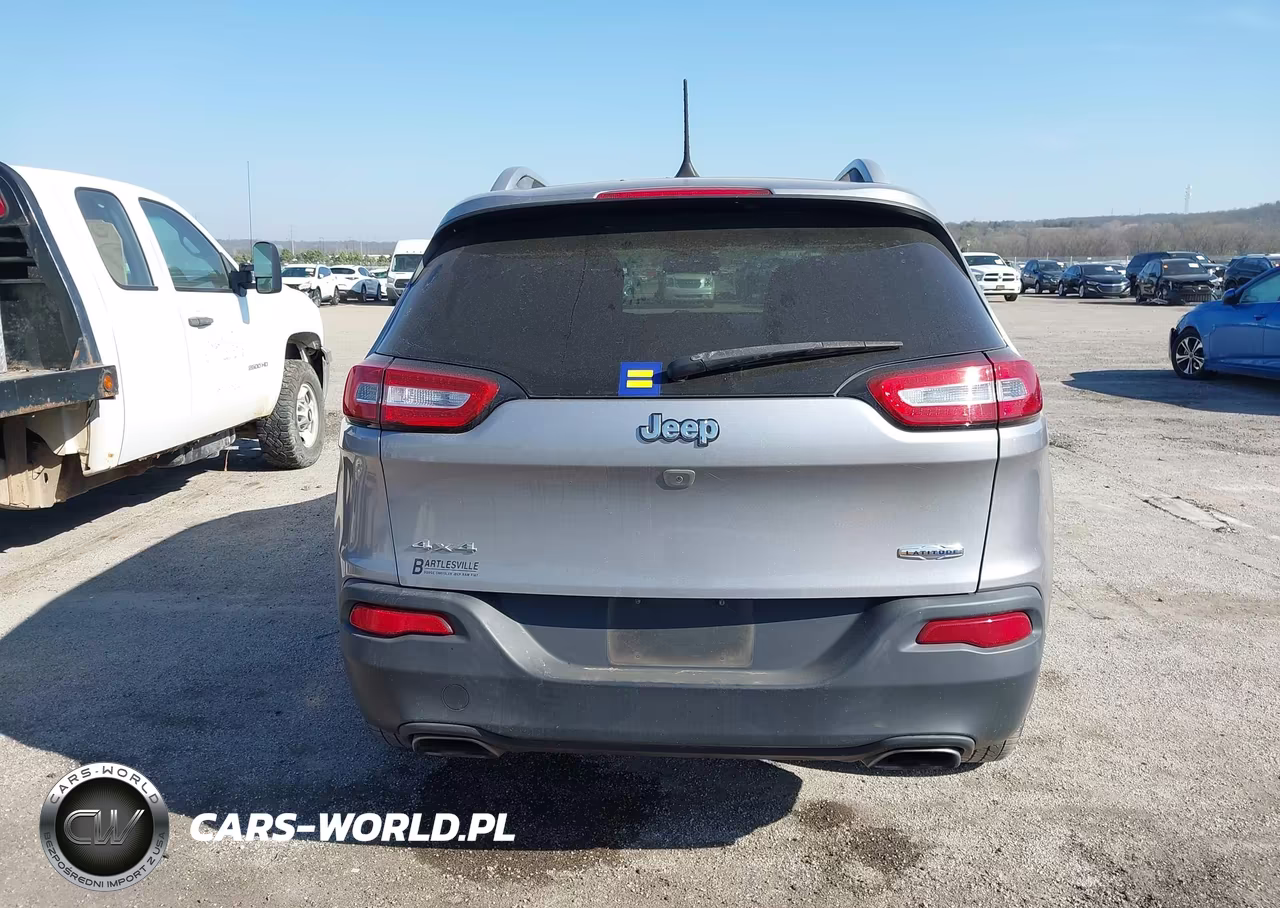 2017 Jeep Cherokee Latitude 4X4 VIN:1C4PJMCS1HD213656 - 17