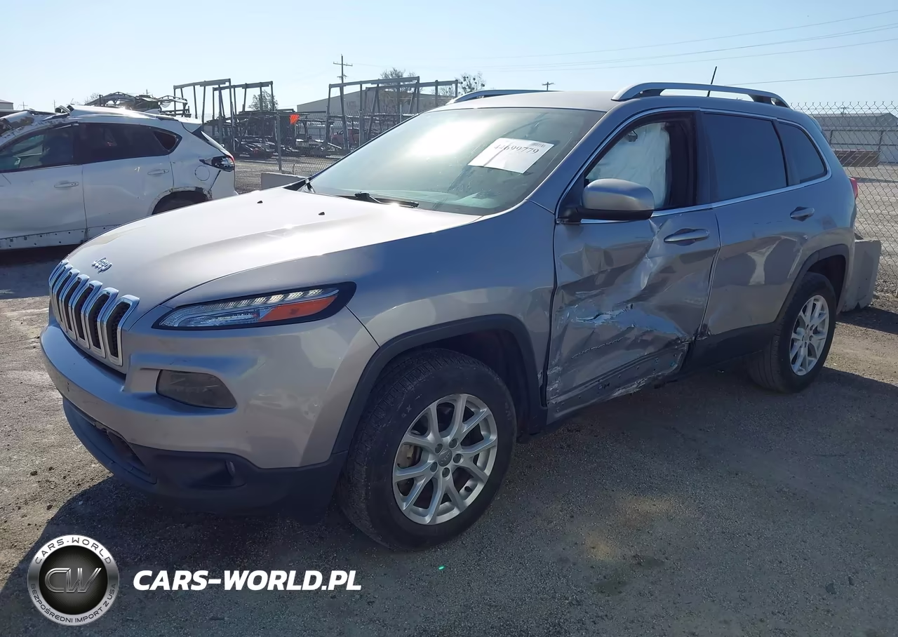 2017 Jeep Cherokee Latitude 4X4 VIN:1C4PJMCS1HD213656 - 2