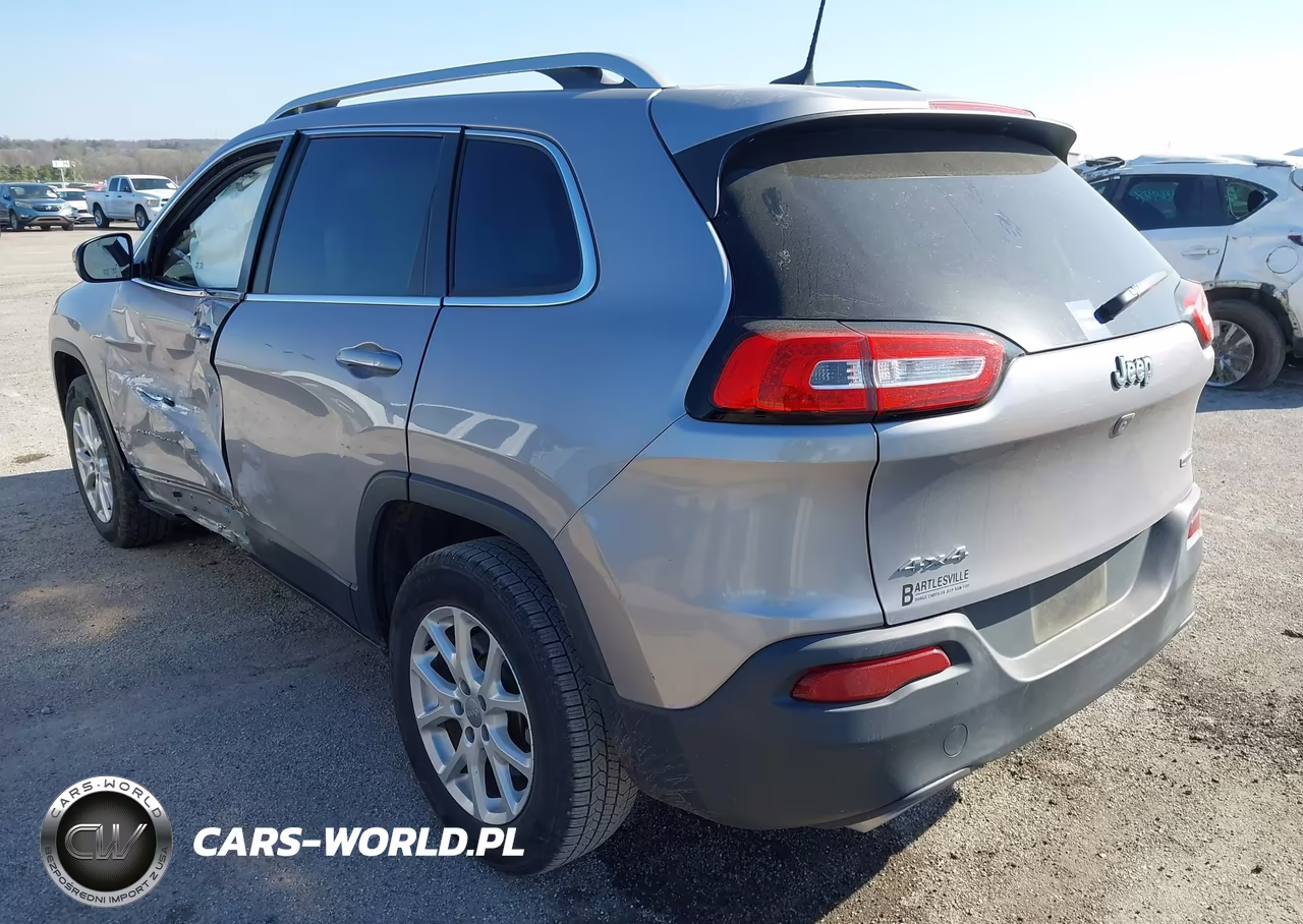2017 Jeep Cherokee Latitude 4X4 VIN:1C4PJMCS1HD213656 - 3