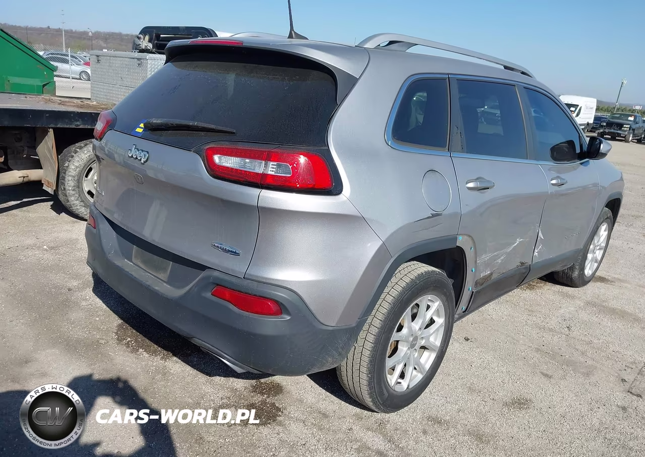 2017 Jeep Cherokee Latitude 4X4 VIN:1C4PJMCS1HD213656 - 4