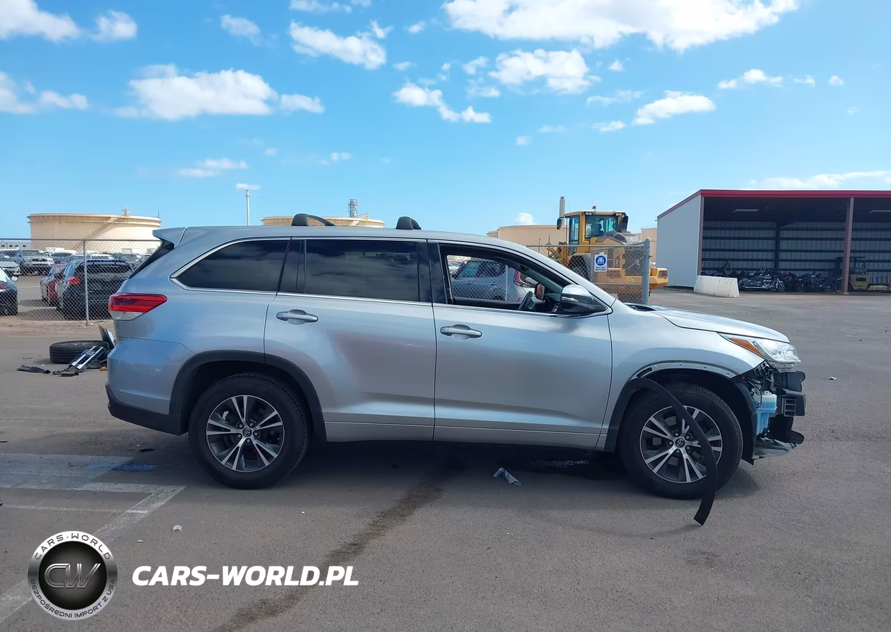 2017 Toyota Highlander Le VIN:5TDZARFH4HS032156 - 14