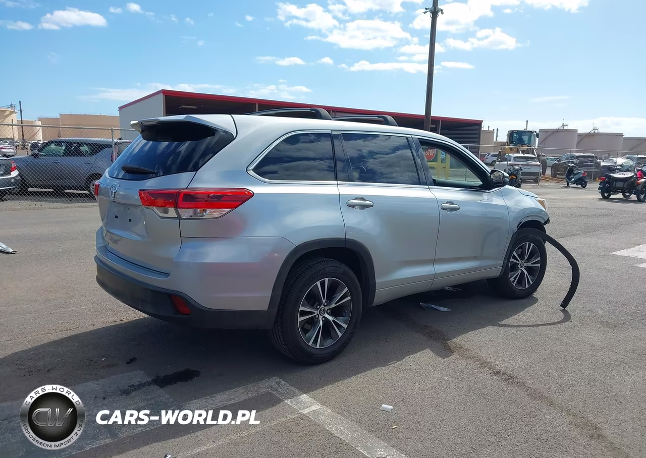 2017 Toyota Highlander Le VIN:5TDZARFH4HS032156 - 4