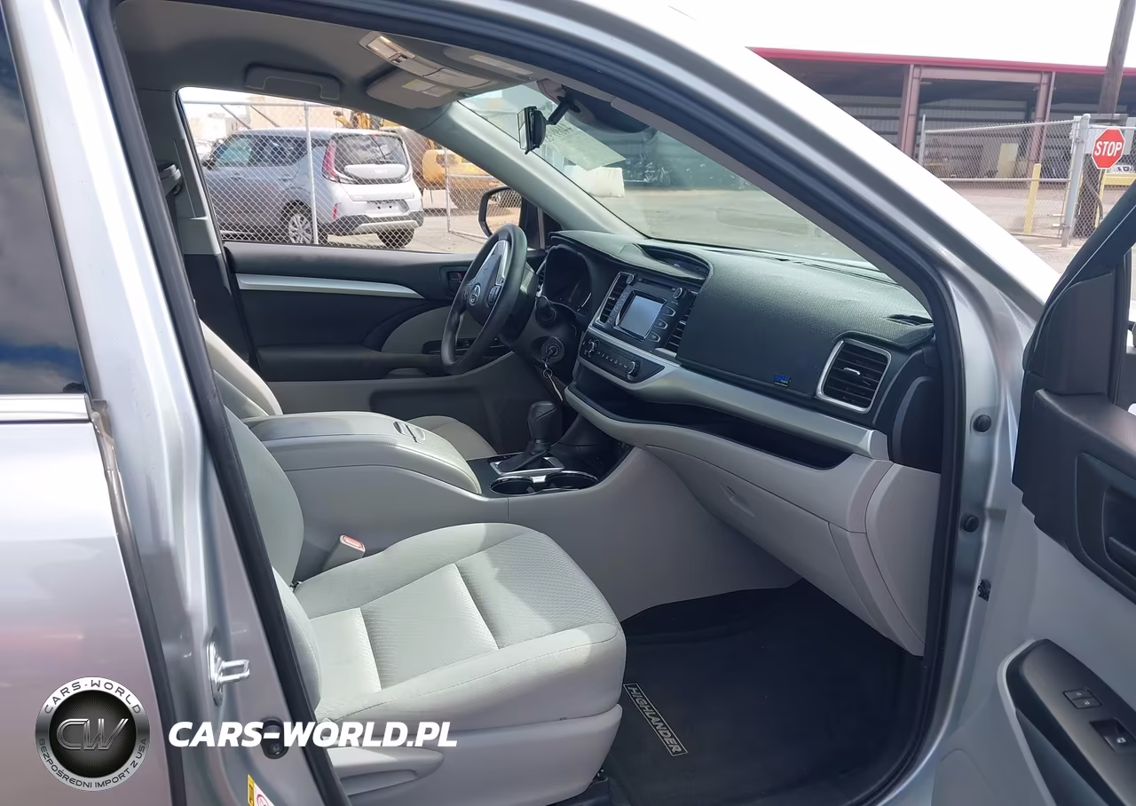 2017 Toyota Highlander Le VIN:5TDZARFH4HS032156 - 5