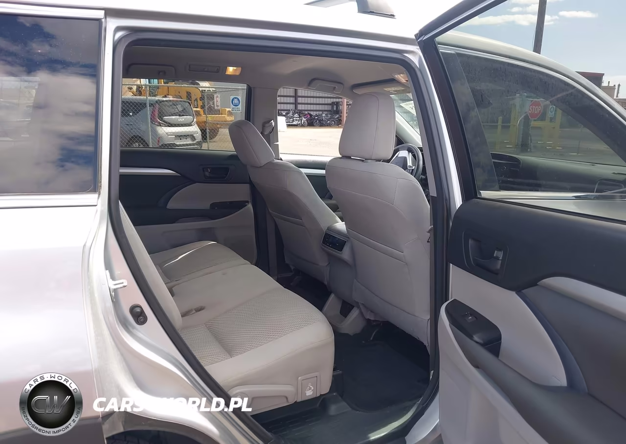 2017 Toyota Highlander Le VIN:5TDZARFH4HS032156 - 8