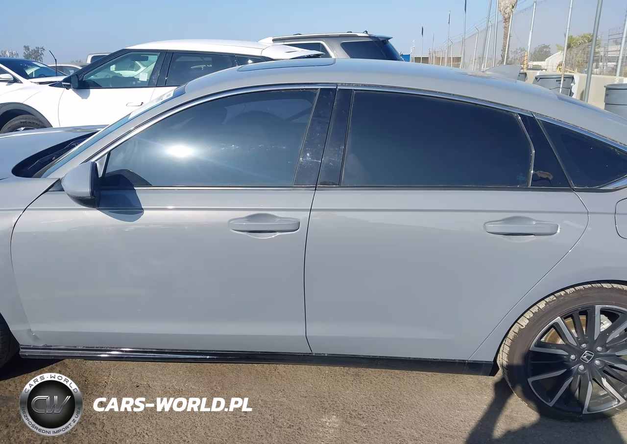 2024 Honda Accord Hybrid Touring VIN:1HGCY2F8XRA013572 - 15