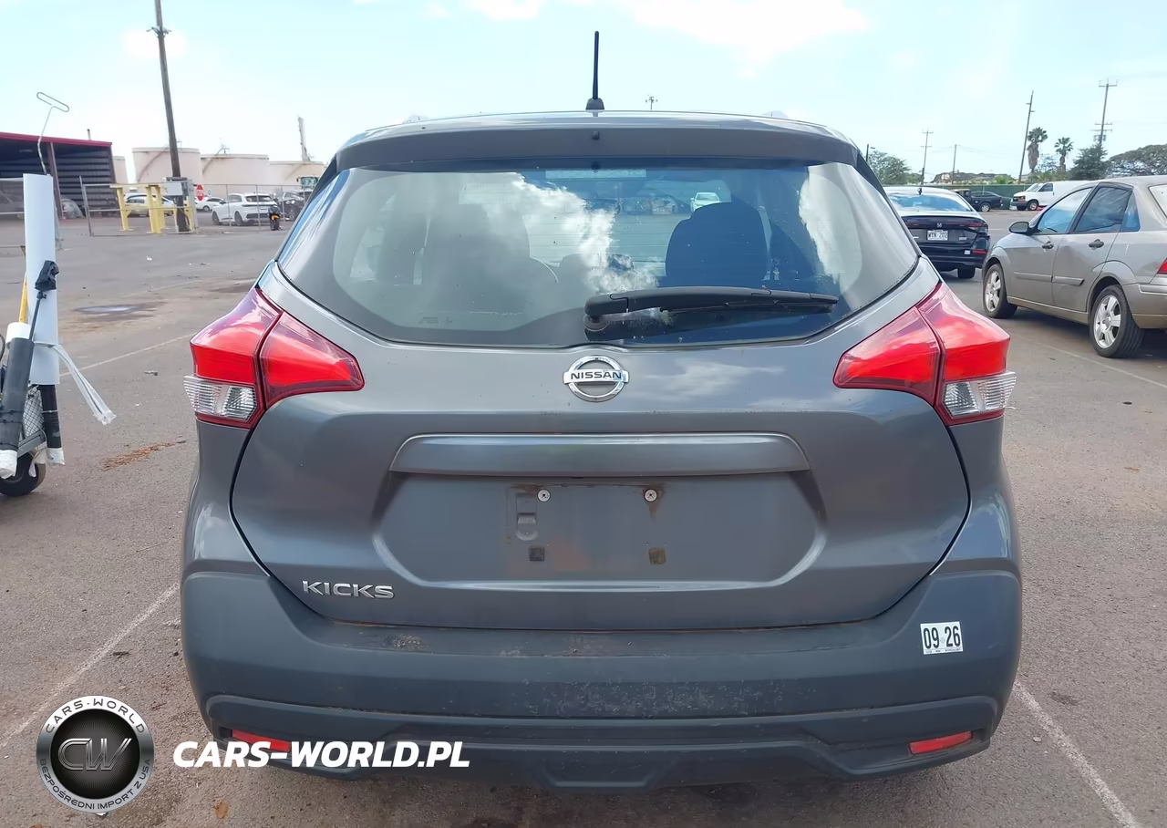2018 Nissan Kicks S VIN:3N1CP5CU4JL536073 - 17