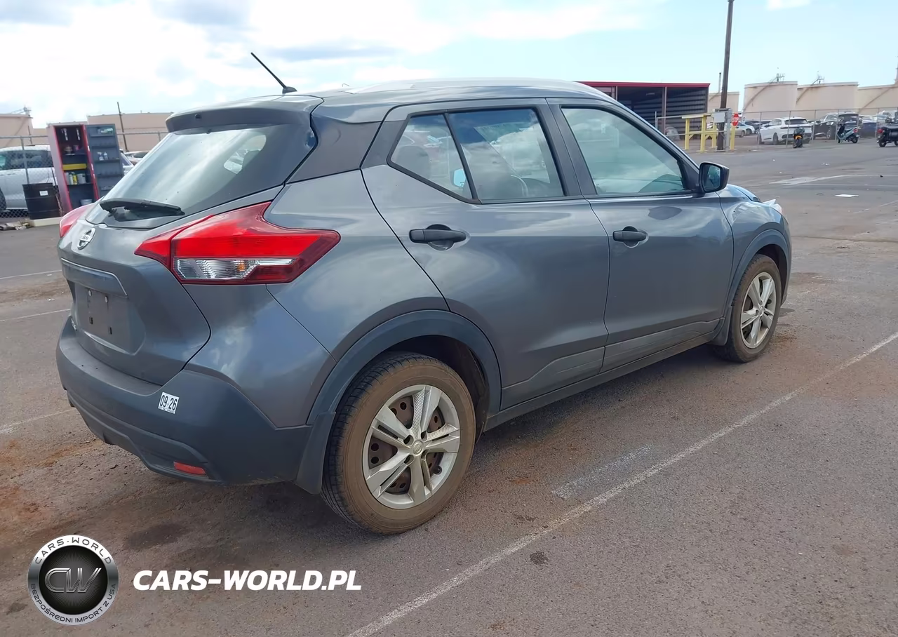 2018 Nissan Kicks S VIN:3N1CP5CU4JL536073 - 4