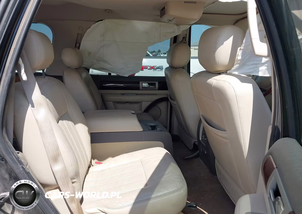 2004 Lincoln Navigator VIN:5LMFU28RX4LJ31799 - 8