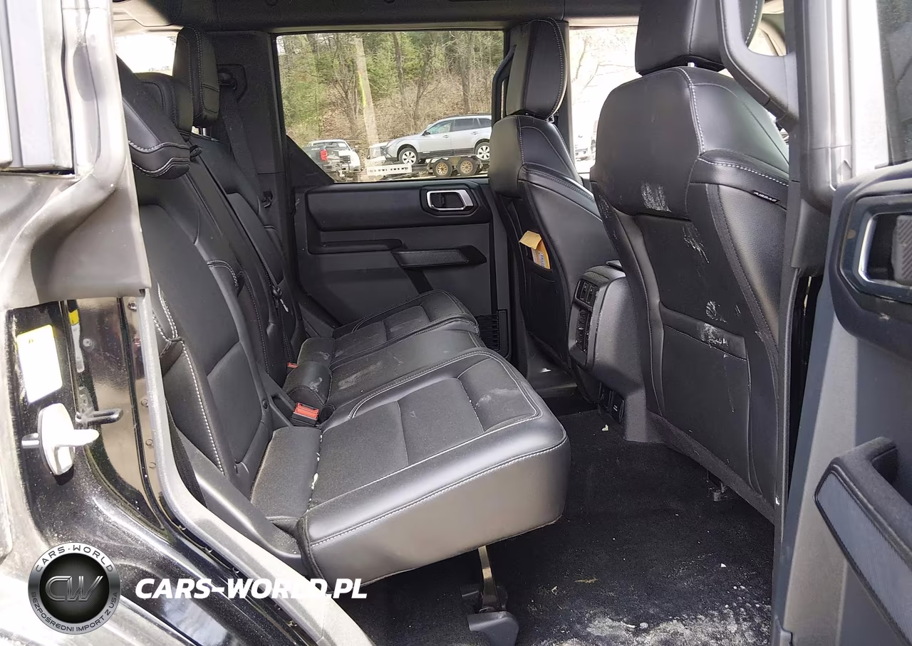 2025 Ford Bronco Outer Banks VIN:1FMDE8BH2SLA55518 - 8