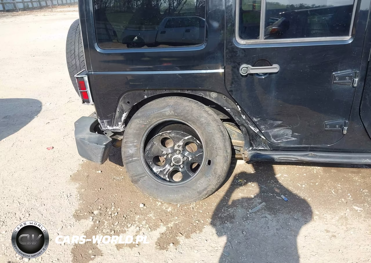 2015 Jeep Wrangler Unlimited Altitude VIN:1C4BJWEG1FL766387 - 6