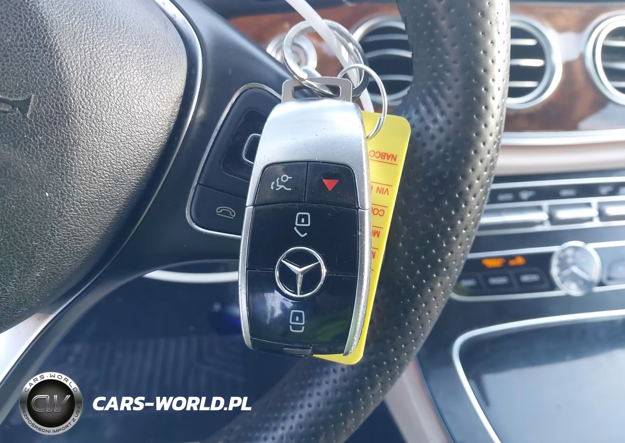 2018 Mercedes-Benz E 300 4Matic VIN:WDDZF4KB6JA330917 - 11
