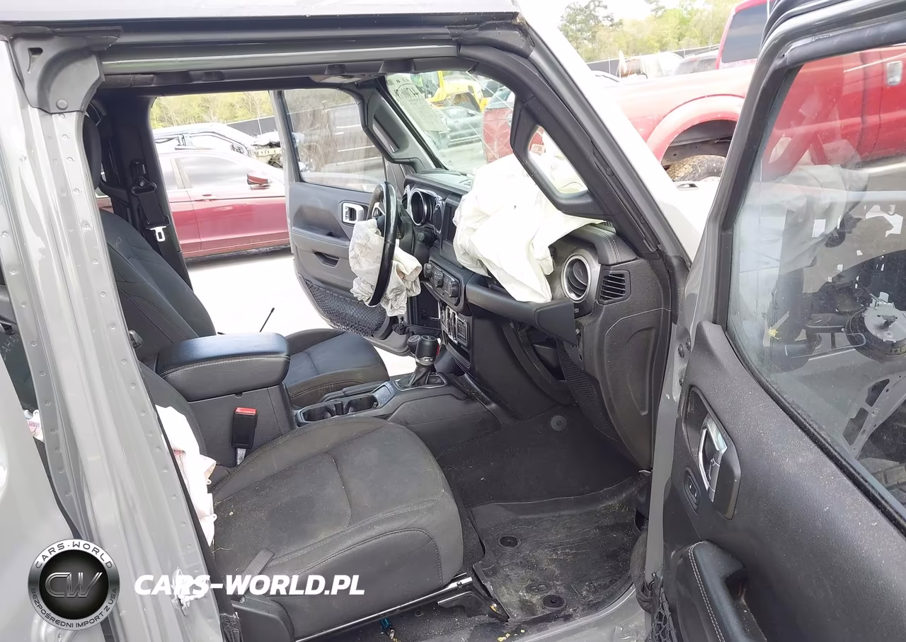 2021 Jeep Wrangler Unlimited Sahara 4X4 VIN:1C4HJXEN3MW679388 - 5