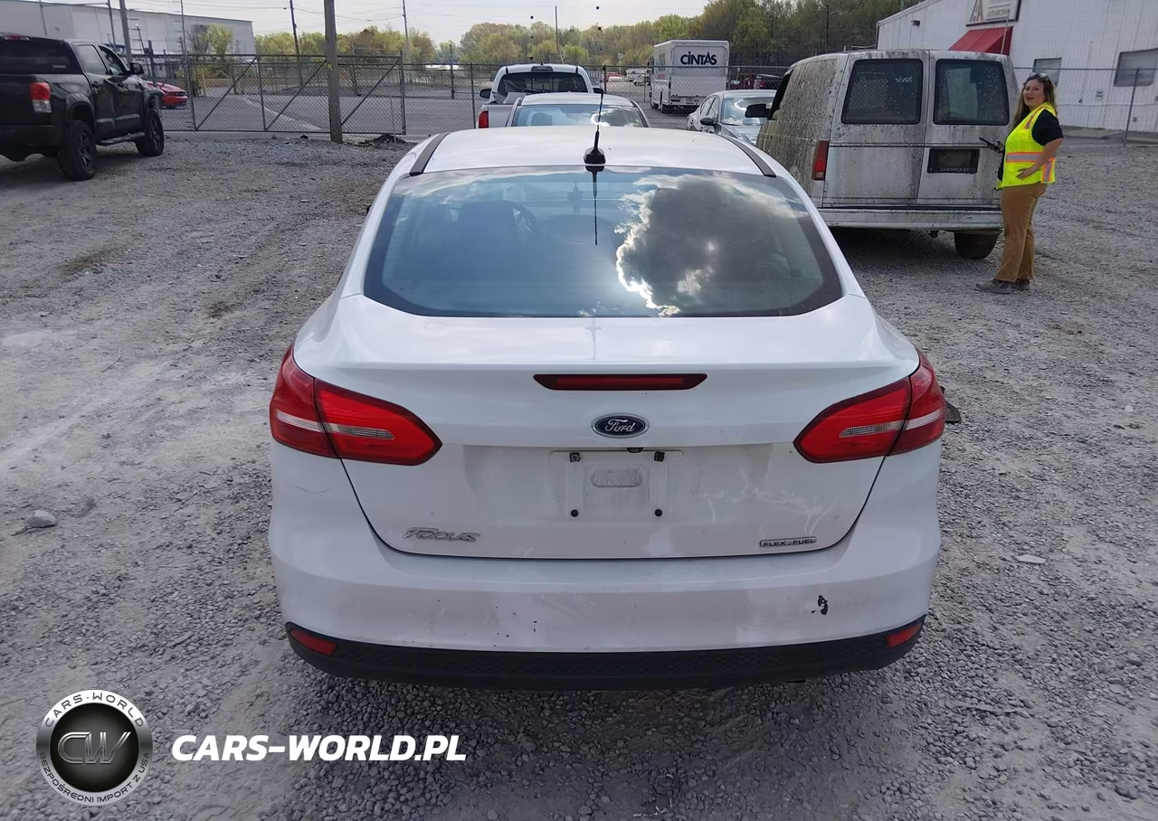 2016 Ford Focus S VIN:1FADP3E23GL399591 - 17