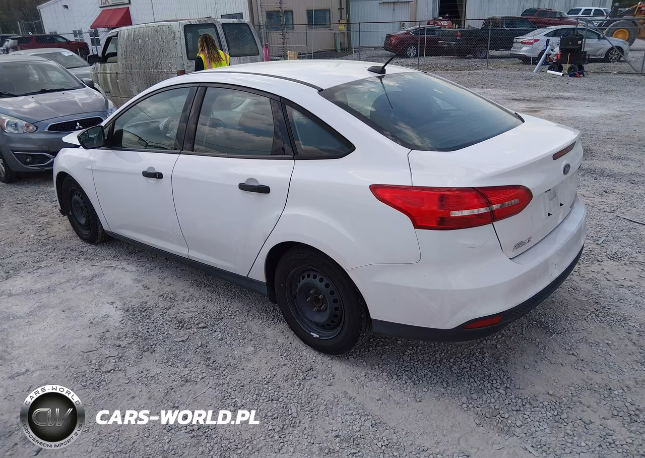 2016 Ford Focus S VIN:1FADP3E23GL399591 - 3