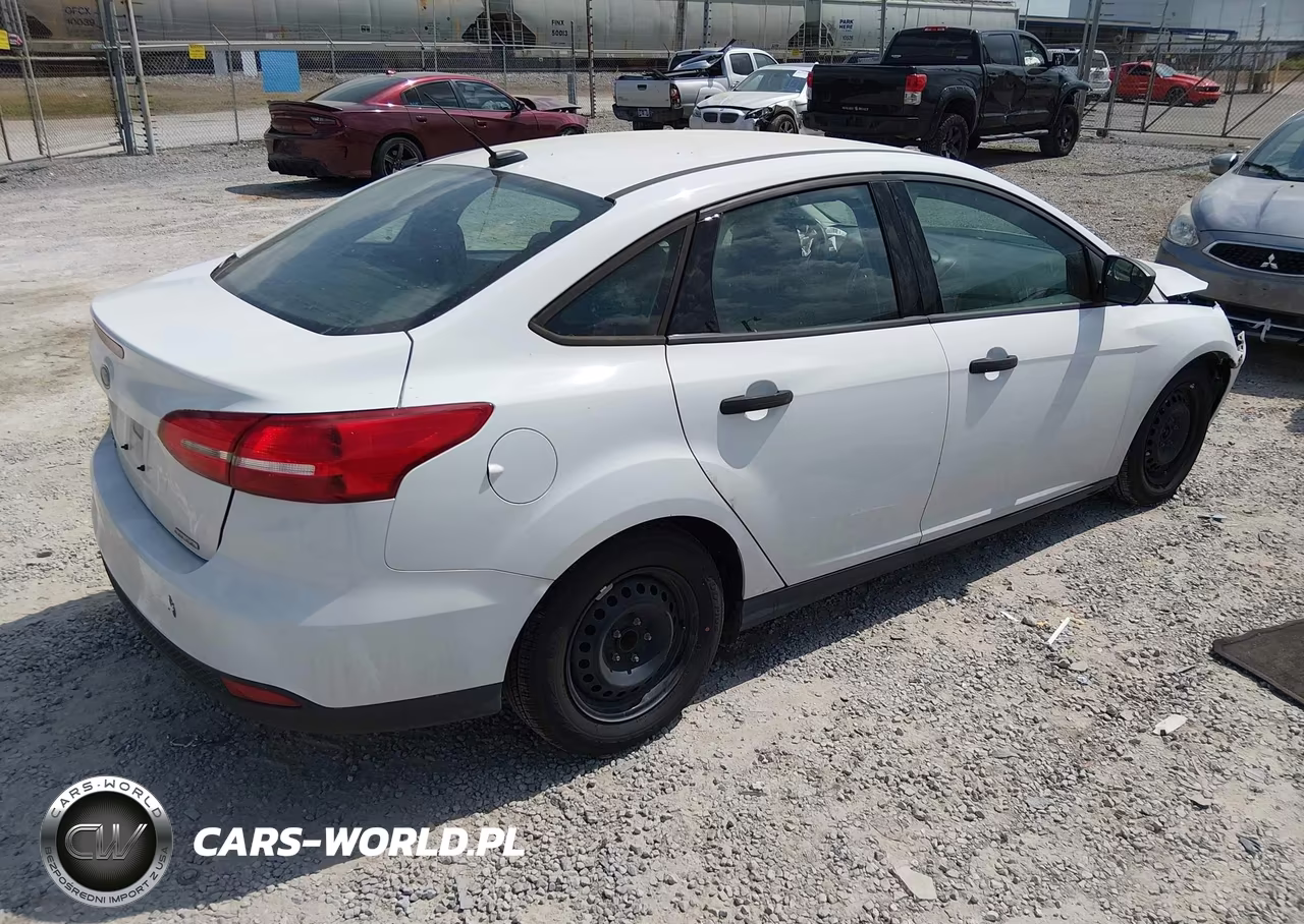 2016 Ford Focus S VIN:1FADP3E23GL399591 - 4