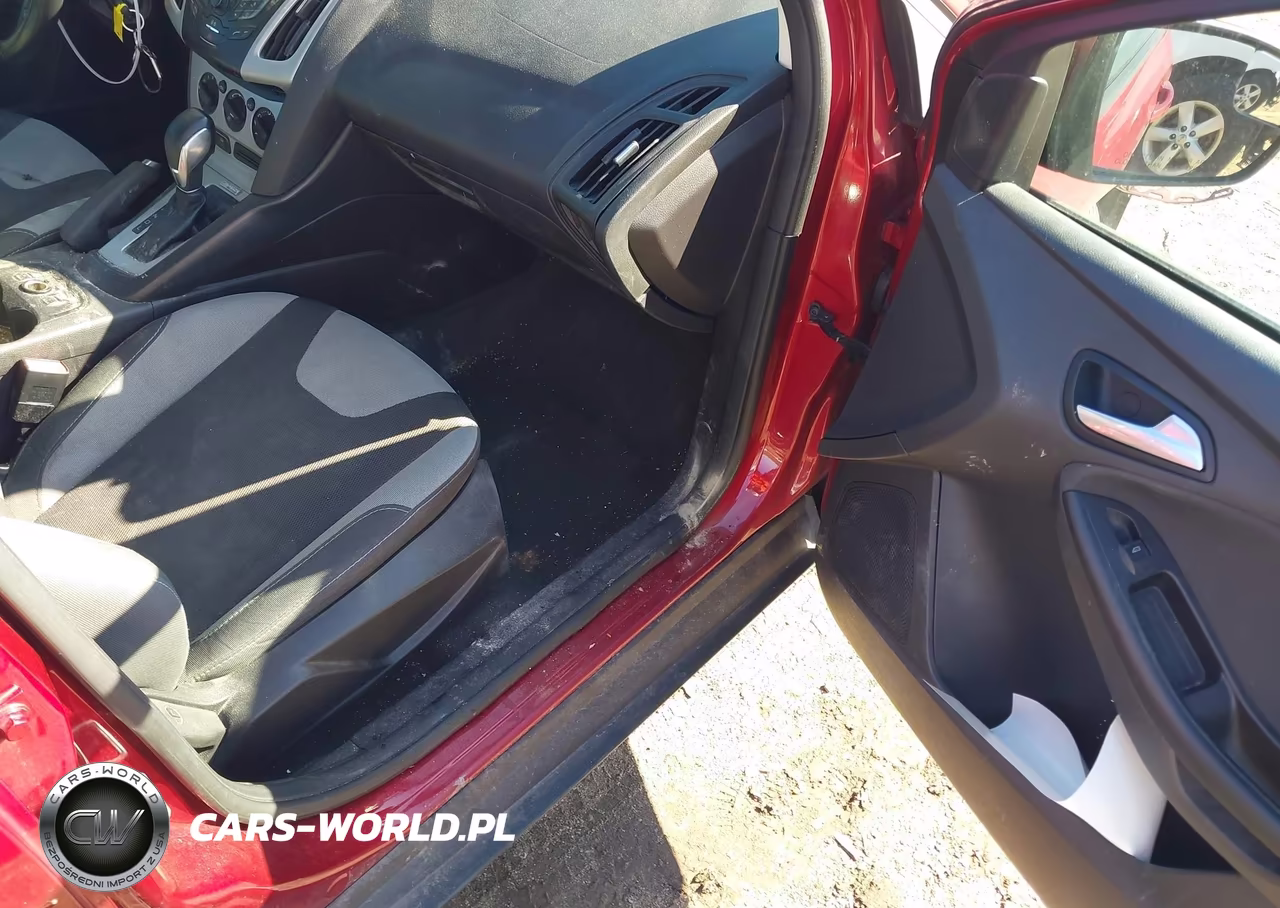 2014 Ford Focus Se VIN:1FADP3F2XEL338279 - 5