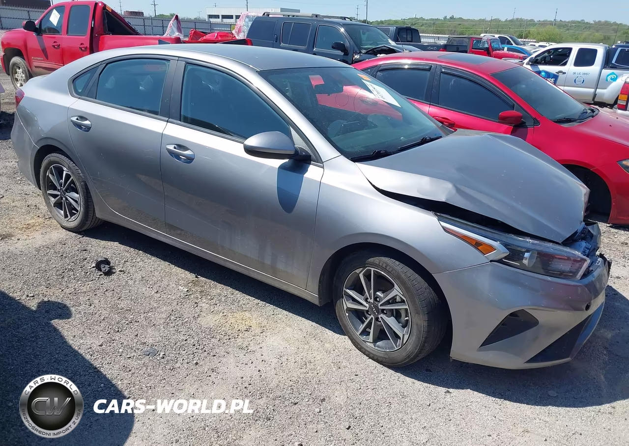 2023 Kia Forte Lxs – zdjęcie 1 z 17