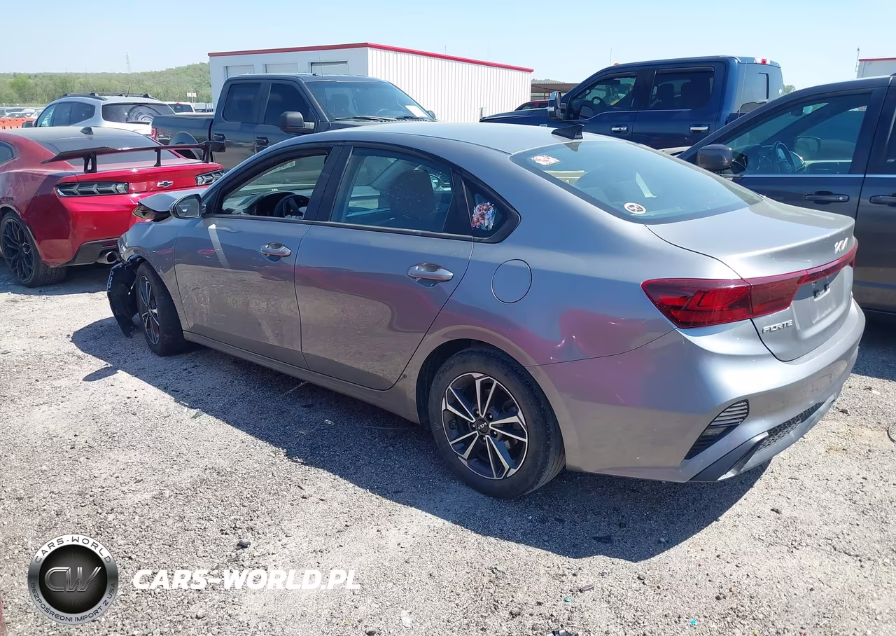 2023 Kia Forte Lxs VIN:3KPF24AD4PE647659 - 3