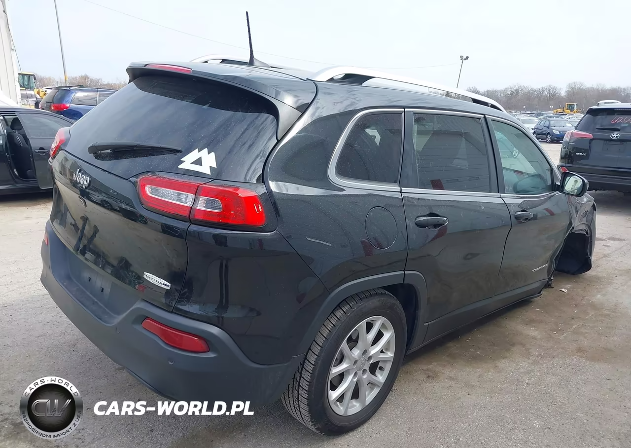 2016 Jeep Cherokee Latitude VIN:1C4PJLCB3GW351812 - 4