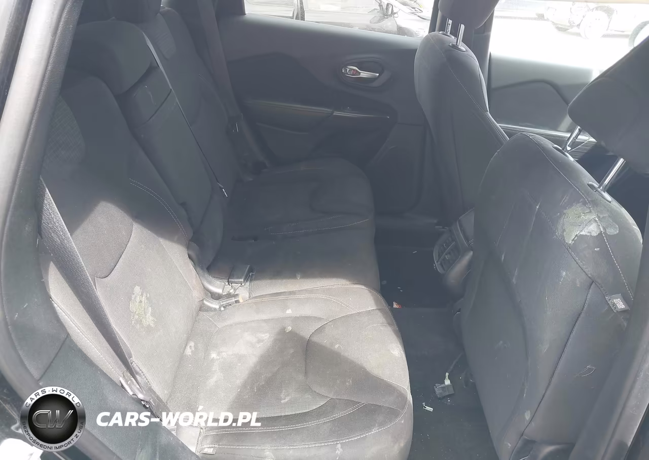 2016 Jeep Cherokee Latitude VIN:1C4PJLCB3GW351812 - 8