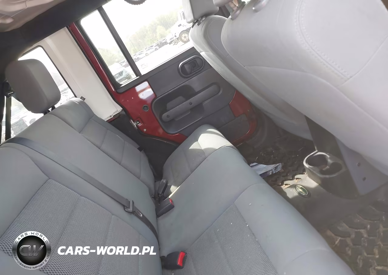2008 Jeep Wrangler Unlimited Rubicon VIN:1J4GA69128L612148 - 8