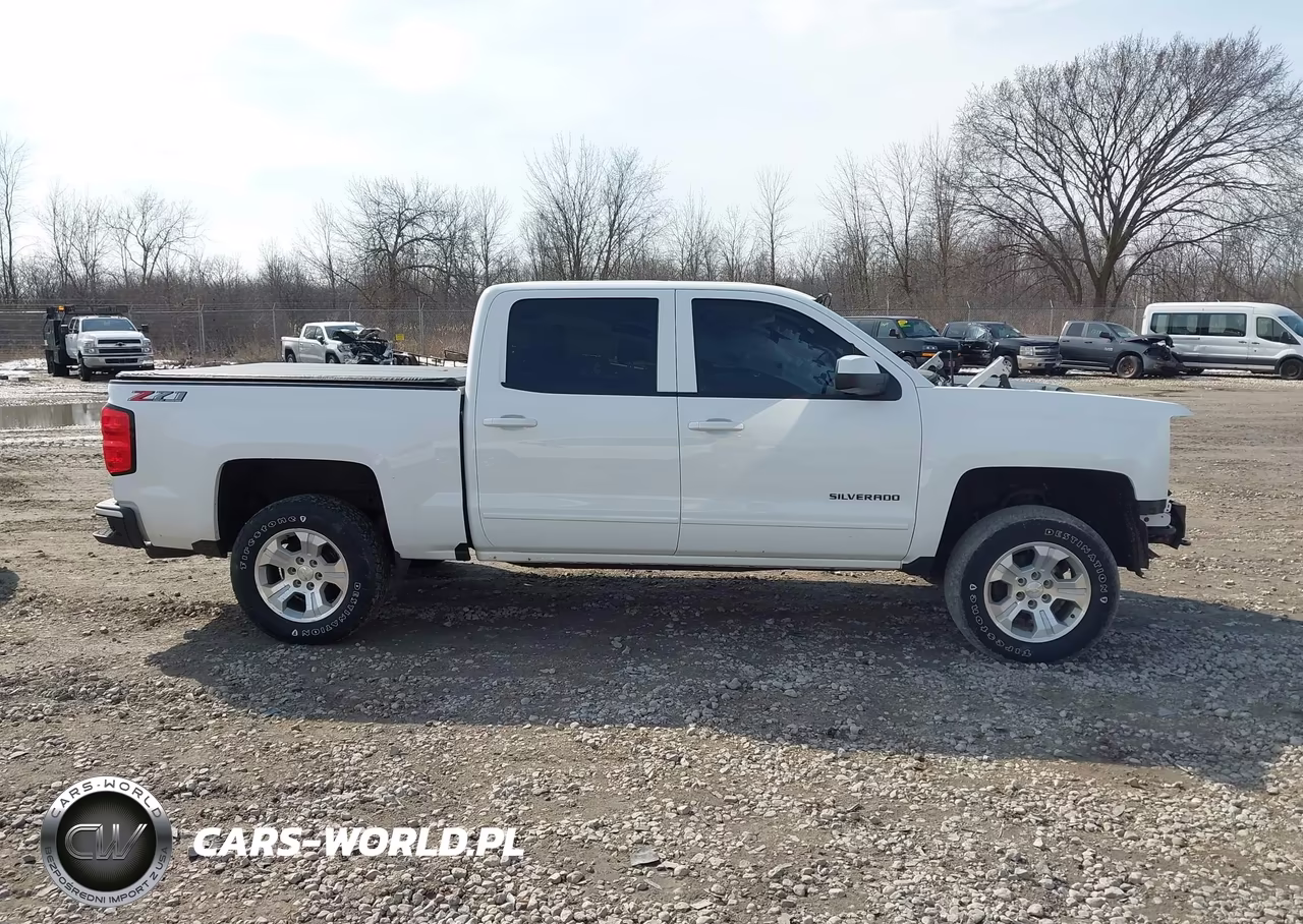 2018 Chevrolet Silverado 1500 2Lt VIN:3GCUKREC4JG116785 - 14