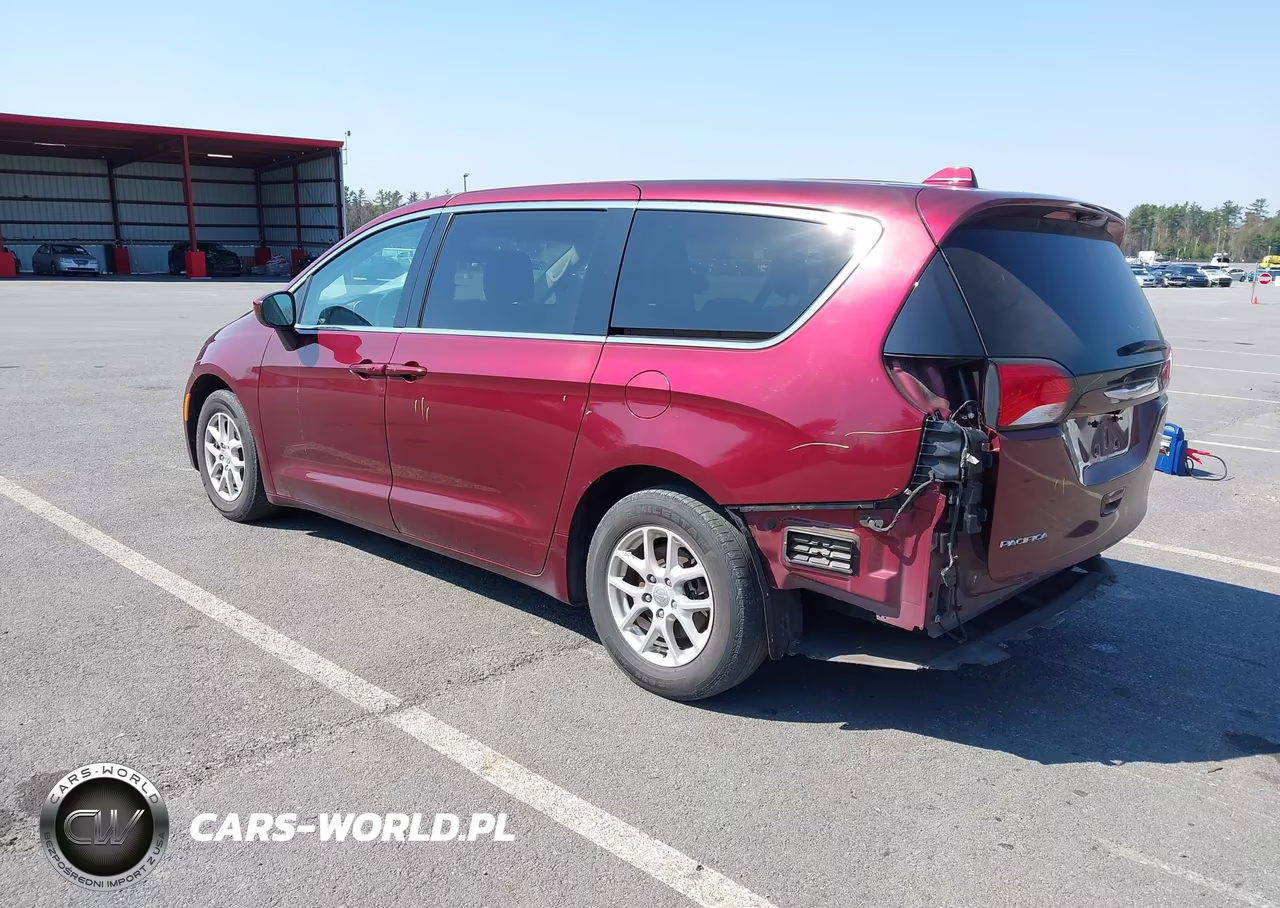 2017 Chrysler Pacifica Touring VIN:2C4RC1DG3HR517807 - 3