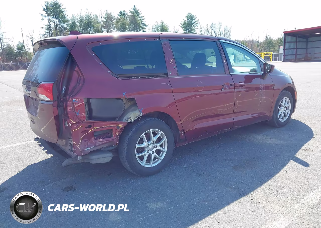 2017 Chrysler Pacifica Touring VIN:2C4RC1DG3HR517807 - 4