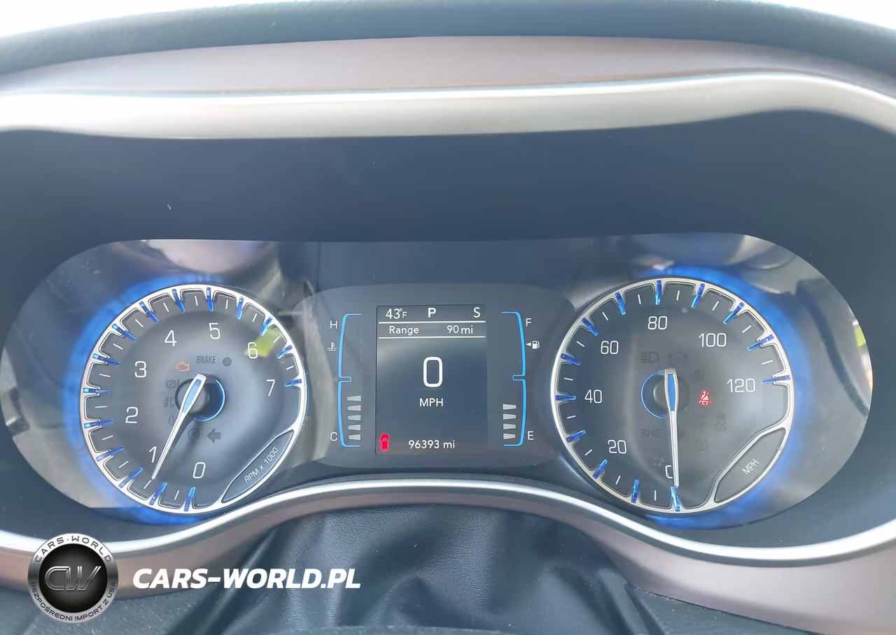 2017 Chrysler Pacifica Touring VIN:2C4RC1DG3HR517807 - 7