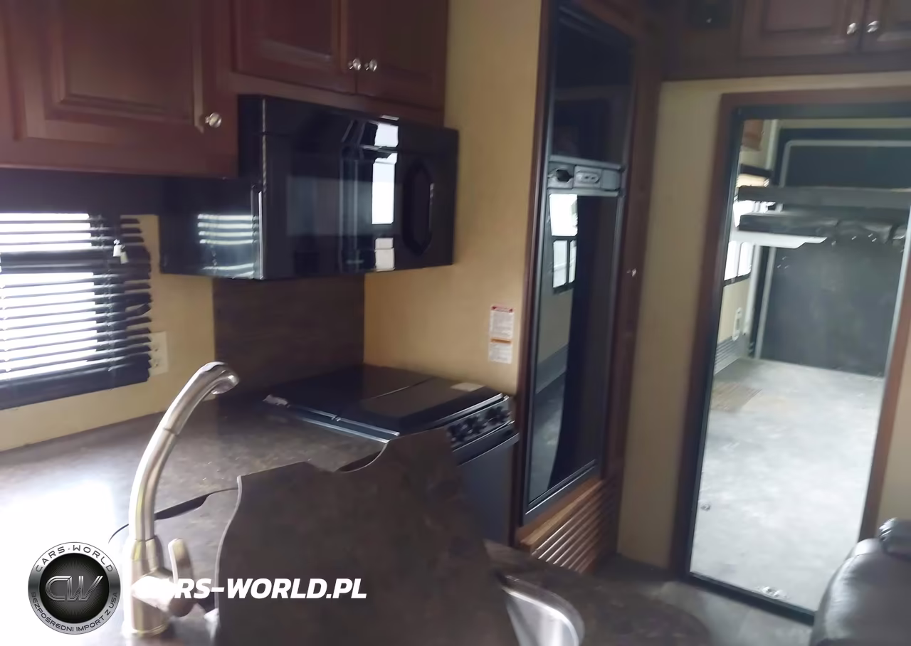2014 5Th Wheel V3805 3 Sl VIN:47CFVTV30EC664304 - 10