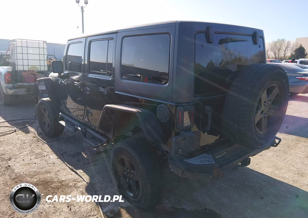 2014 Jeep Wrangler Unlimited Sport VIN:1C4BJWDG5EL156458 - 3