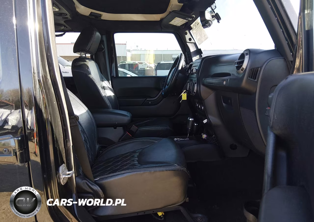 2014 Jeep Wrangler Unlimited Sport VIN:1C4BJWDG5EL156458 - 5