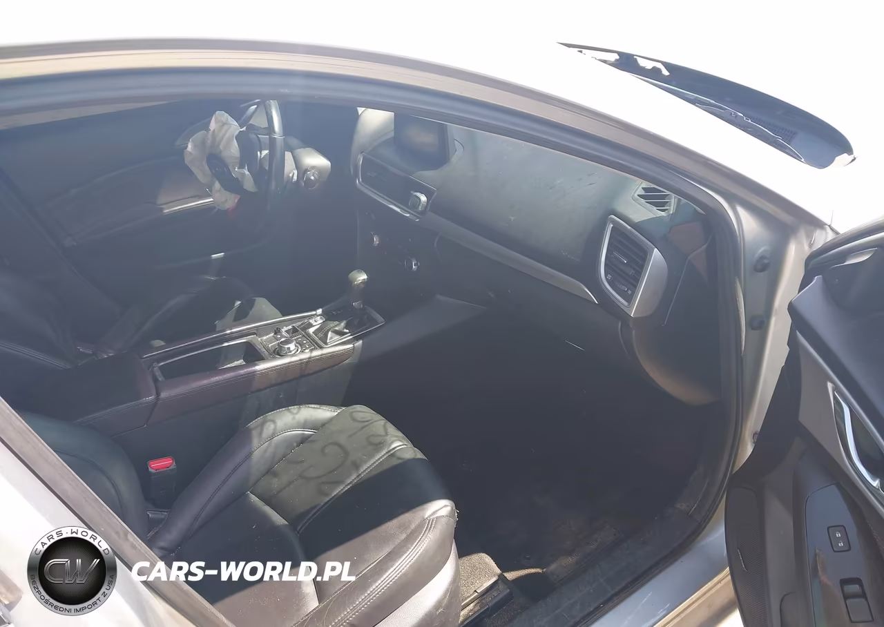2018 Mazda Mazda3 Touring VIN:3MZBN1L38JM267839 - 5