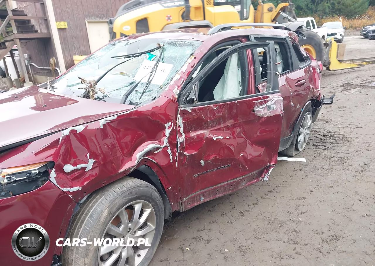 2018 Jeep Cherokee Latitude Tech Connect 4X4 VIN:1C4PJMCX0JD610602 - 18
