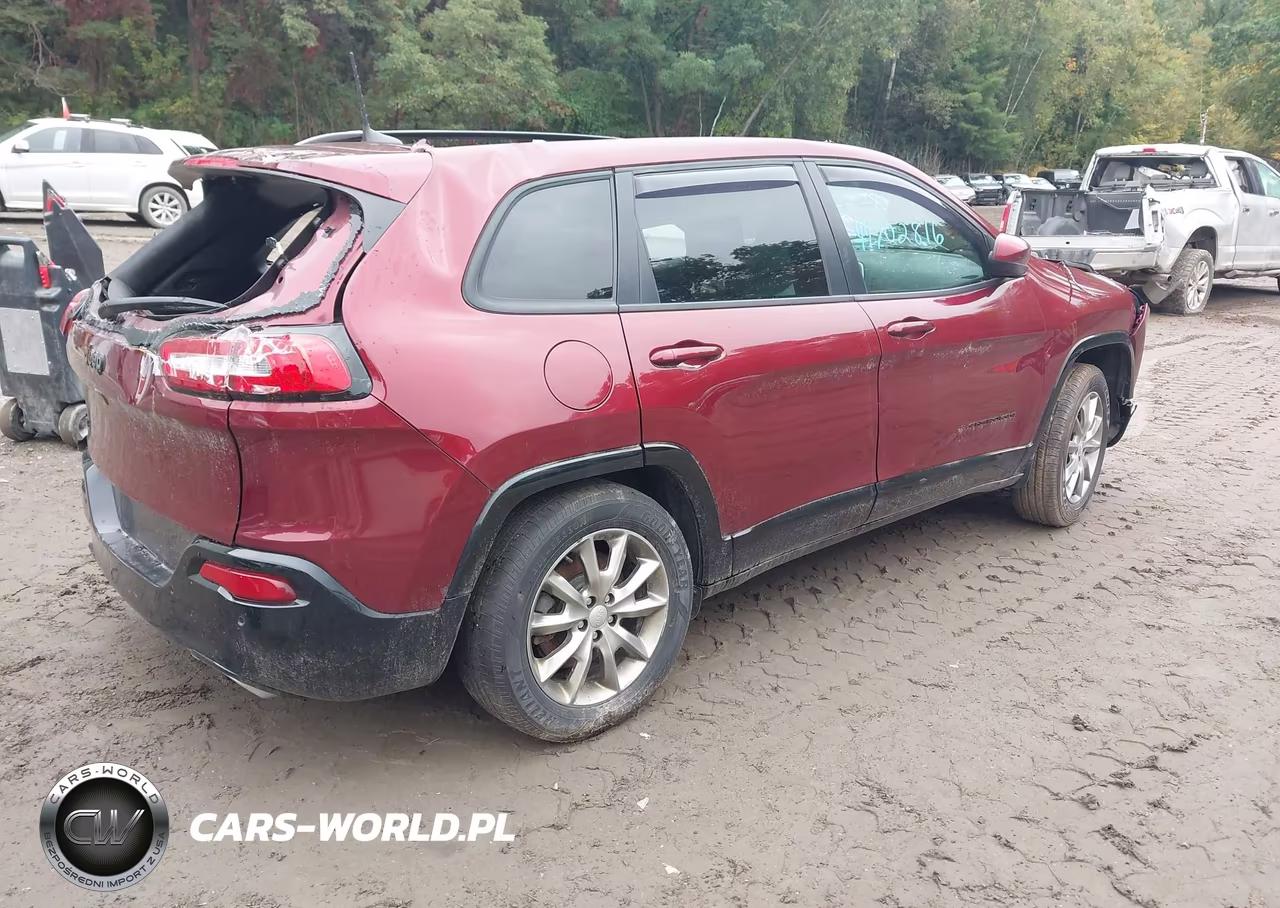 2018 Jeep Cherokee Latitude Tech Connect 4X4 VIN:1C4PJMCX0JD610602 - 4