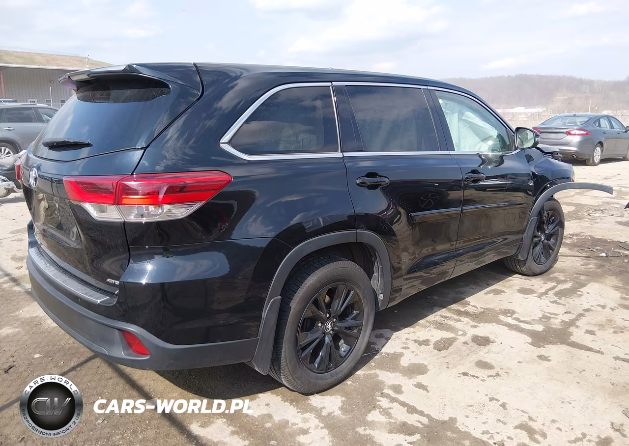 2017 Toyota Highlander Le VIN:5TDBZRFH7HS412845 - 4