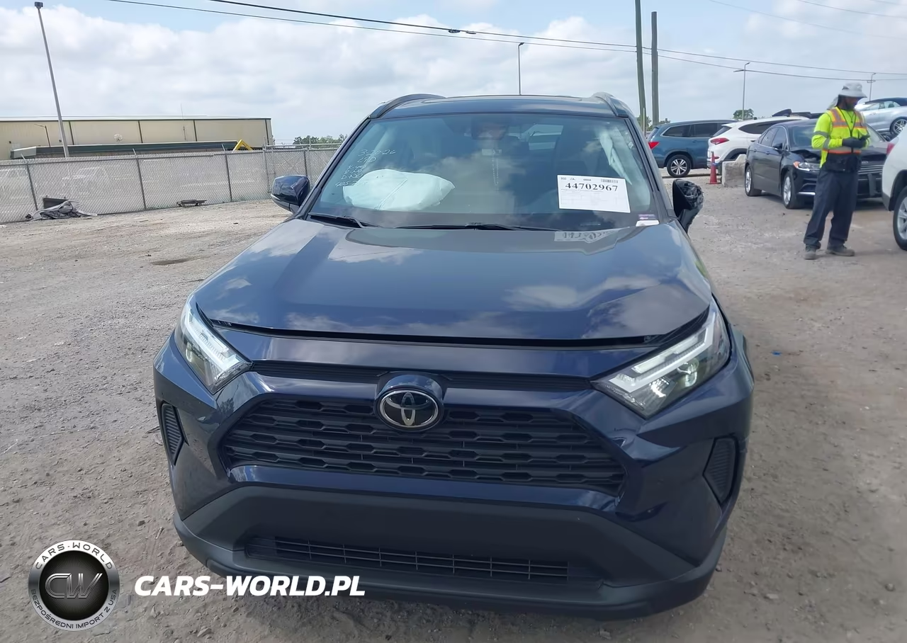 2025 Toyota Rav4 Xle VIN:2T3W1RFV1SW405748 - 12
