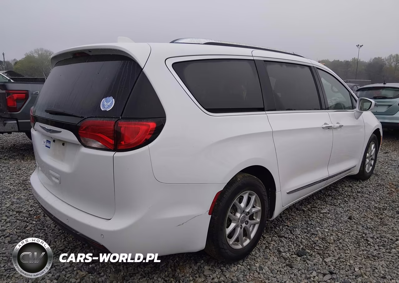 2020 Chrysler Pacifica Touring L VIN:2C4RC1BG2LR279640 - 4