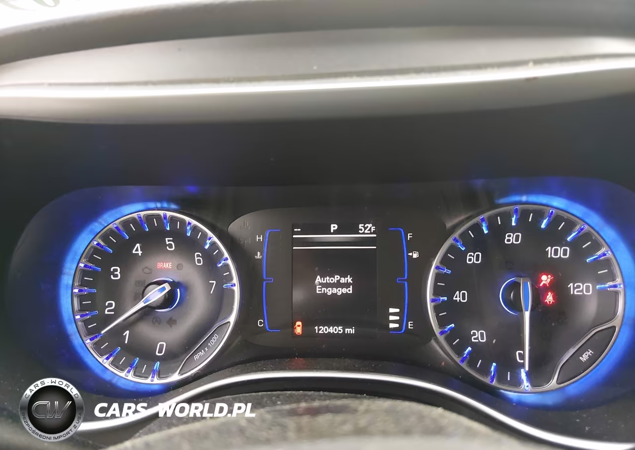 2020 Chrysler Pacifica Touring L VIN:2C4RC1BG2LR279640 - 7