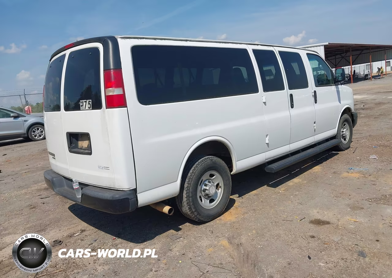 2015 Chevrolet Express 3500 Ls VIN:1GAZGZFF6F1155165 - 4