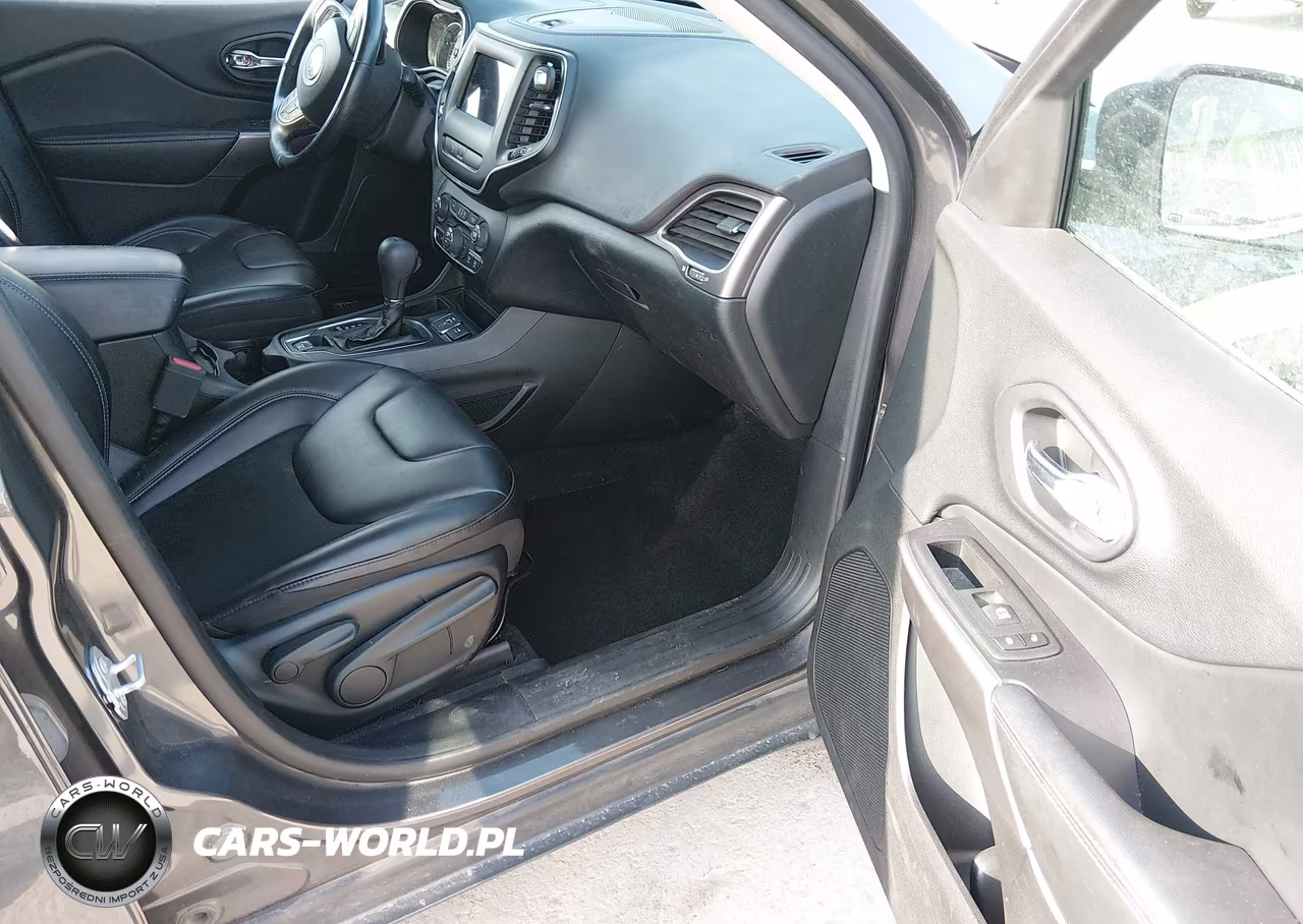 2020 Jeep Cherokee Latitude Plus Fwd VIN:1C4PJLLB6LD557115 - 5